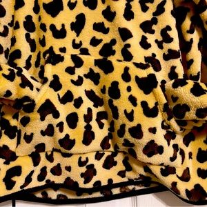 Women’s size M soft fleece jacket. NWT. Leopard print